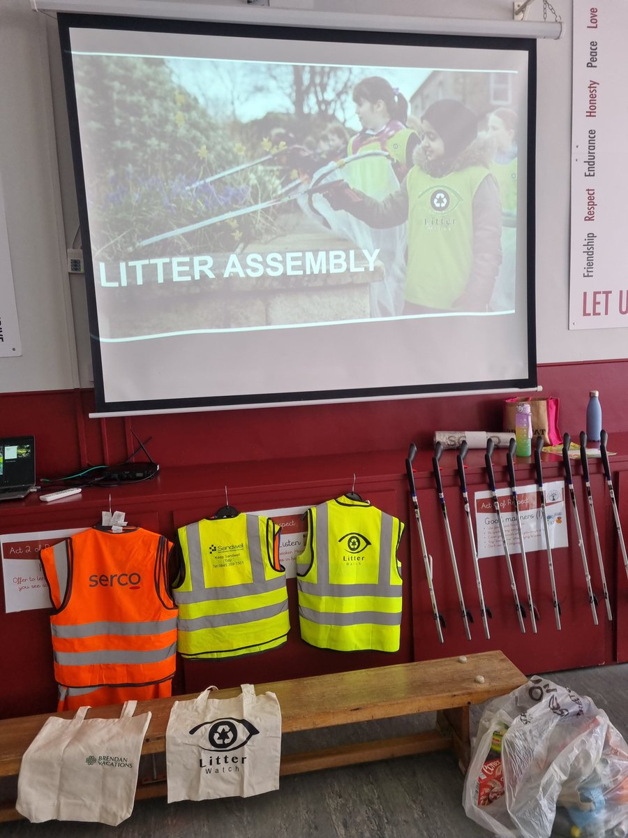 Litterwatch1's tweet photo. What an amazing early start at St James Primary, Oldbury. Their brilliant Year 6 class joined us for a litter crisis assembly & litter picking. 60 children found a crisp packet from 2015.
#StJamesPrimary #Oldbury #LitterPick #EcoWarriors #MakingADifference #sandwell https://t.co/aK8zGZixFB