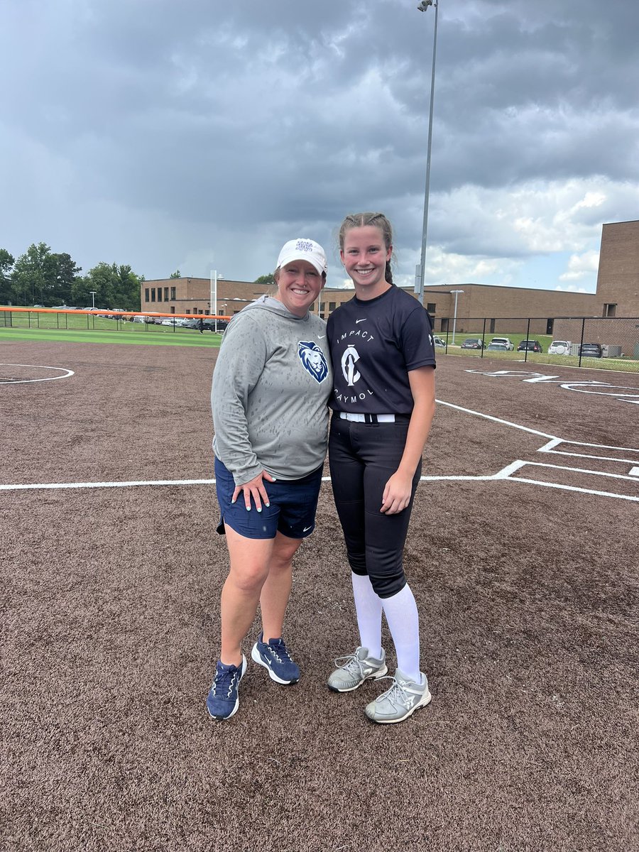madi_hartline2's tweet image. Thank you @WallaceStSB for hosting a great hitting and pitching camp!! I had a great time!! @SallieB34 @HansonMolls2 @impactcaymol @caymolheatherly