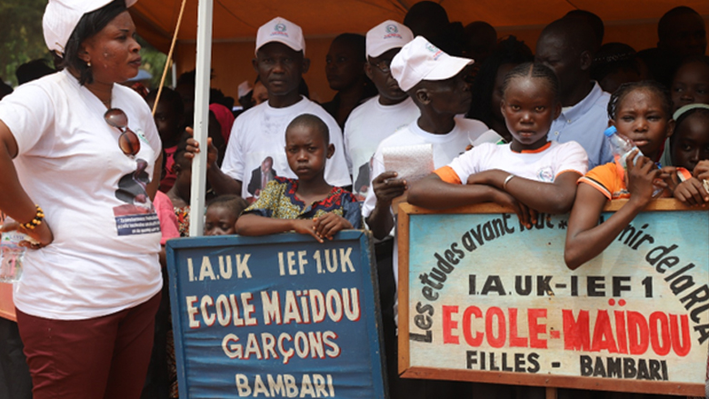 In the #CentralAfricanRepublic, more than 30% of girls drop out of primary school due to household financial insecurity or early pregnancy, with this number rising to 40% in rural areas.

Discover how scholarships are encouraging girls to stay in school: wrld.bg/uC1H50WcqiU