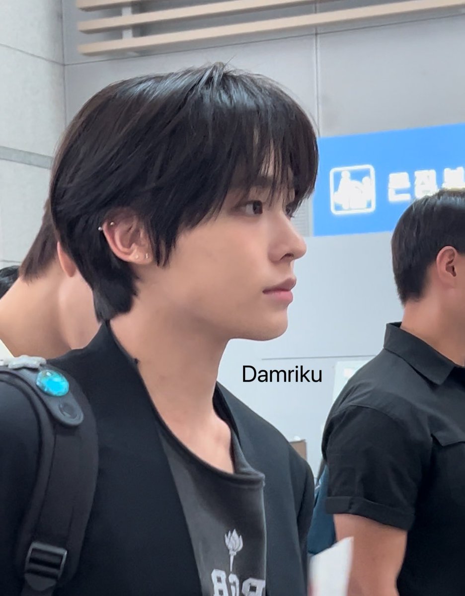 i used to wonder how do people confuse yushi and riku???? bc they look NOTHING alike... but now i get it