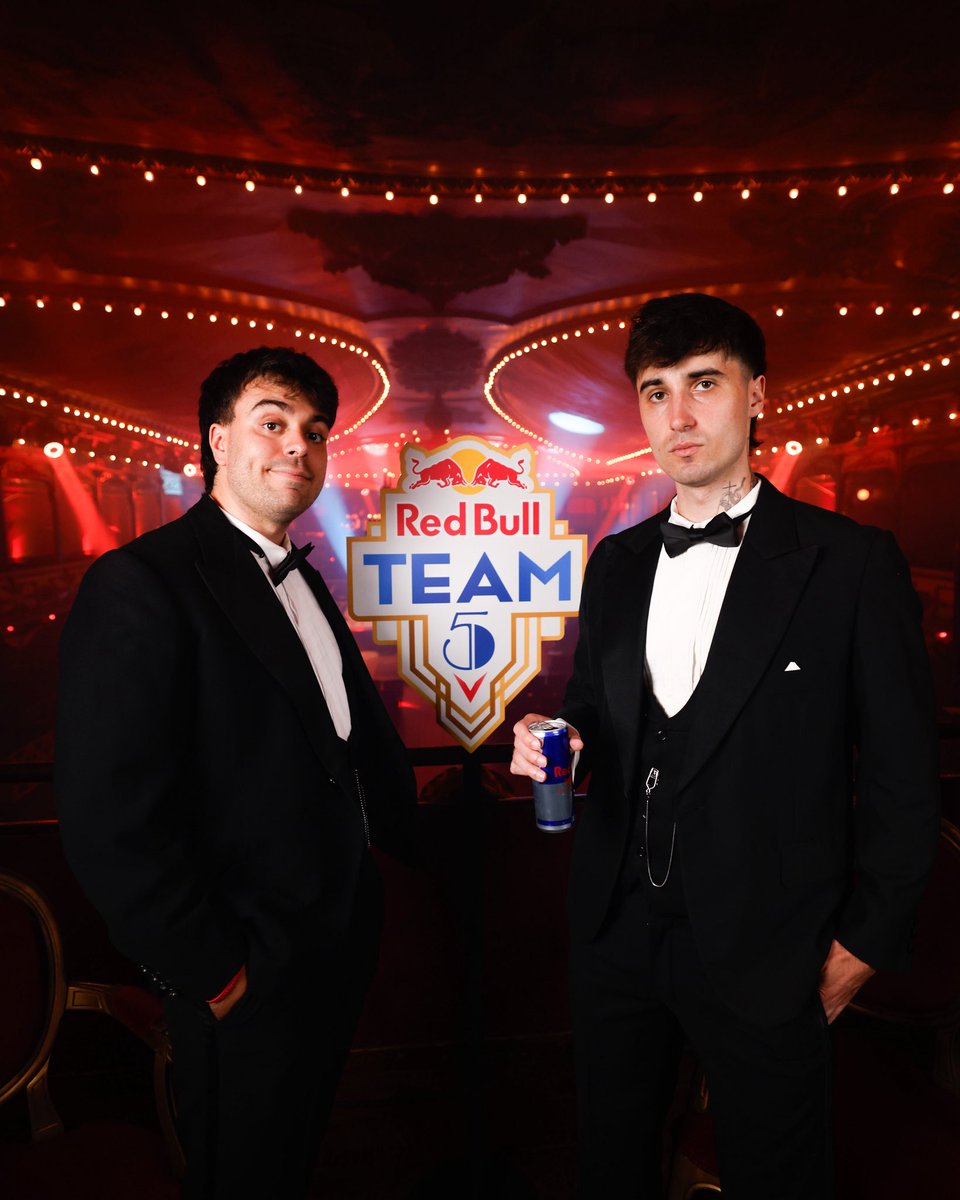 skain24's tweet photo. IGUALES #RedBullTeam5 https://t.co/y1bdhT5Km0