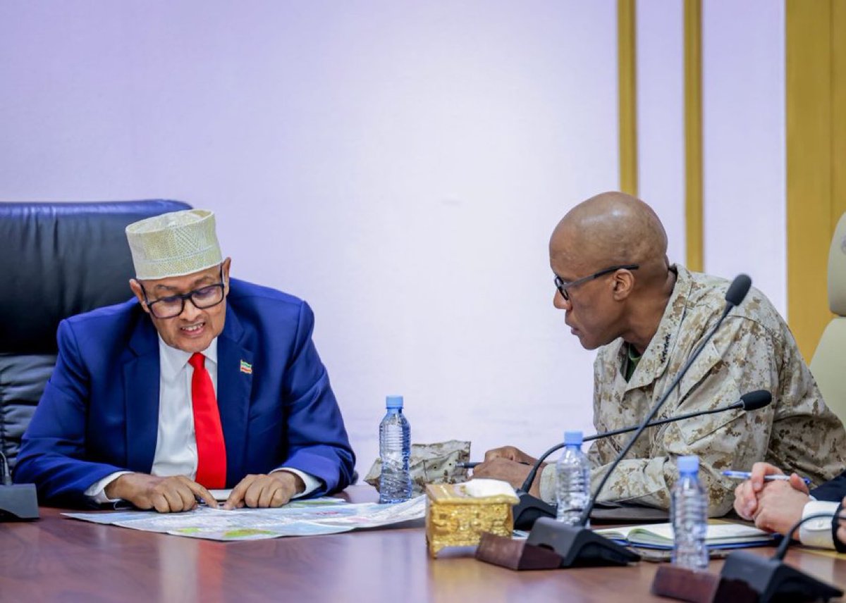 FaysalHayle's tweet image. The U.S. government remains committed to upholding the laws and constitution of the Federal Republic of Somalia, including respect for its territorial integrity and sovereignty of Somalia 🇸🇴 encompassing all regions, north and south.”