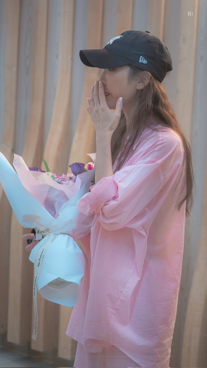 250516 멤피스 첫공 퇴근길

#유리아

보고싶었어요 아주 많이🩷