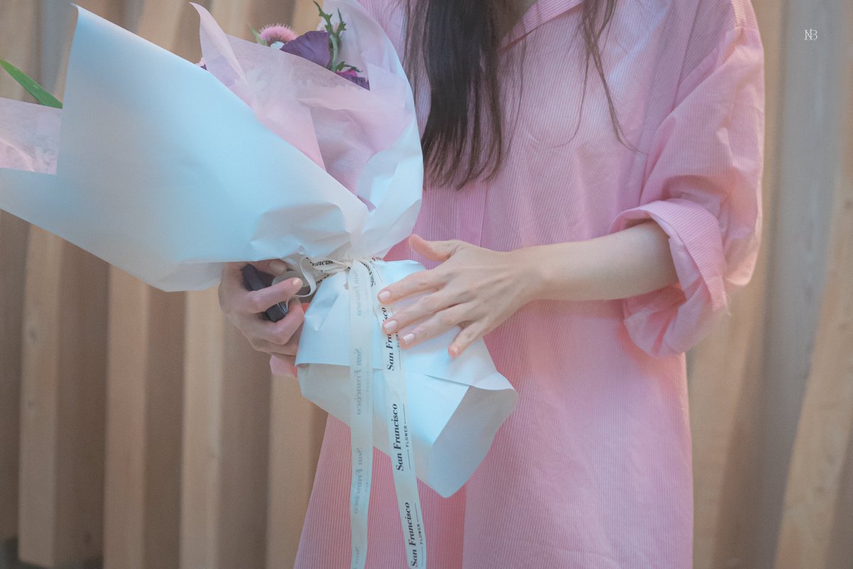 250516 멤피스 첫공 퇴근길

#유리아 손

손이.. 웨줘랩...🫣