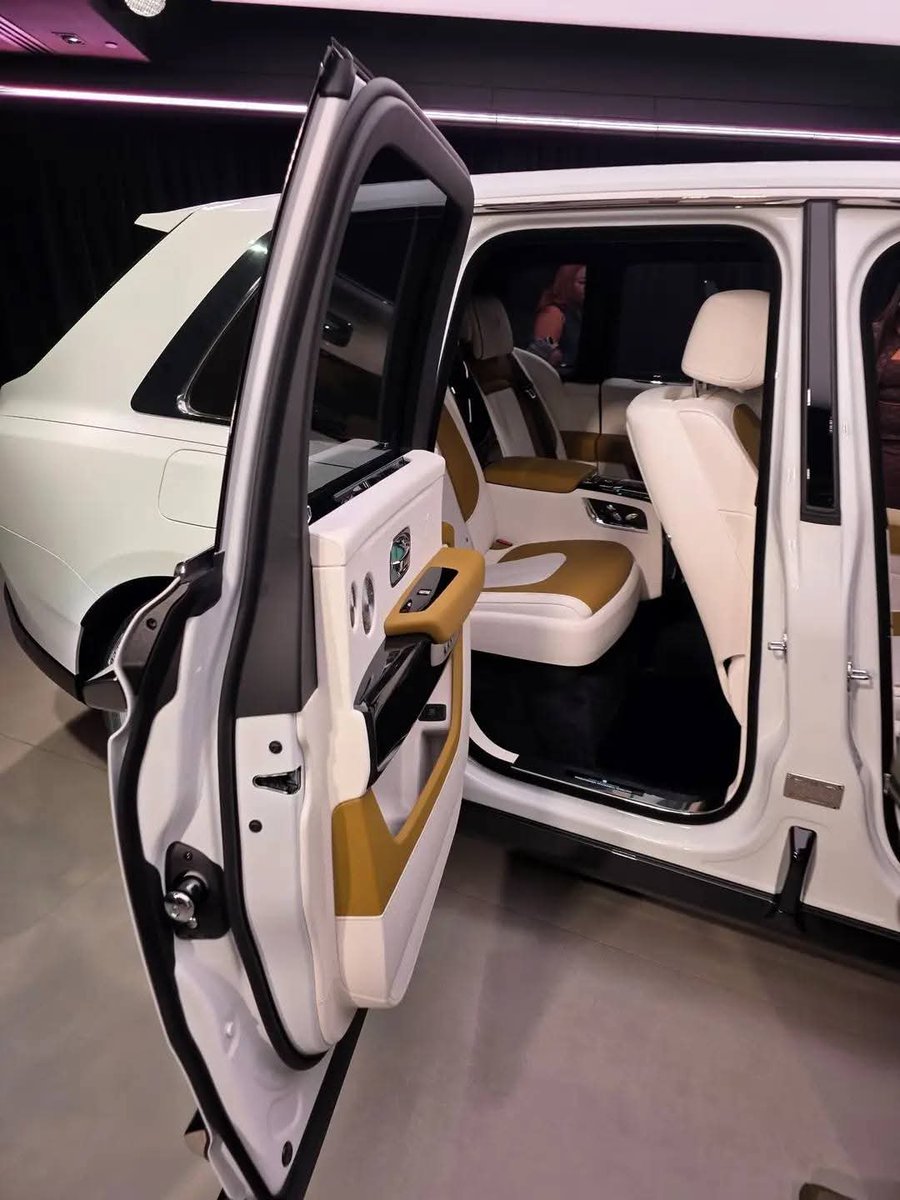 SirWicknellFans's tweet photo. Sir Wicknell Chivayo @wicknellchivayo  buys a brand new 2025 Roll Royce Cullinan  in UK.He was accompanied by his wife Lucy,  his sister Esther and his 2 nephews Tonde and Roman.  CONGRATS 🎊🎊🎊. https://t.co/lIJ84bKh0t