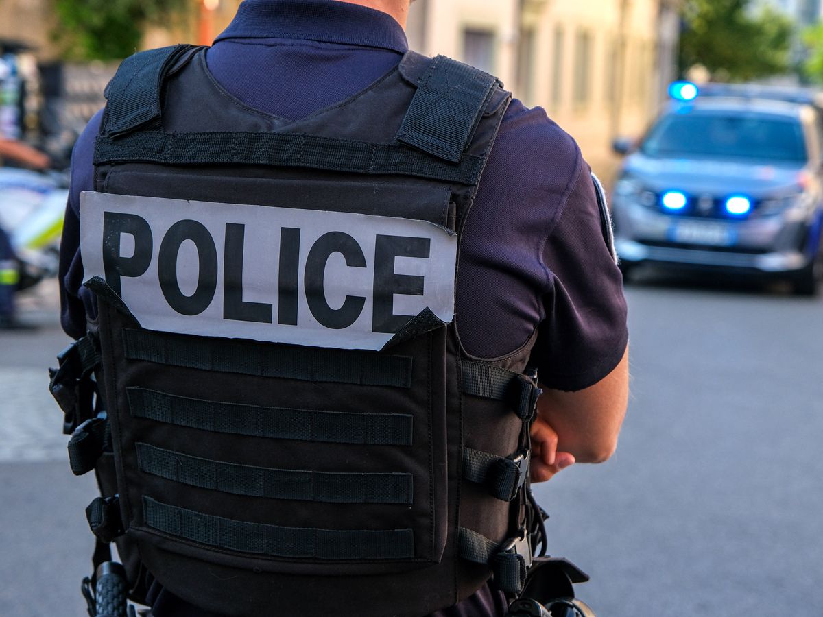 Nouveau Front Populaire 🟢🔴🟡🟣🔴 (@nupesnews) on Twitter photo 🔴⚡Info <a href="/libe/">Libération</a> Un policier a violé une femme en situation irrégulière | Alors qu'elle venait porter plainte contre son conjoint qu'elle accuse l'avoir frappé, Armandina se voit prise en charge par le policier Jean Pierre D qui en a profité pour la violer dans le commissariat. 🔴⚡Info <a href="/libe/">Libération</a> Un policier a violé une femme en situation irrégulière | Alors qu'elle venait porter plainte contre son conjoint qu'elle accuse l'avoir frappé, Armandina se voit prise en charge par le policier Jean Pierre D qui en a profité pour la violer dans le commissariat.