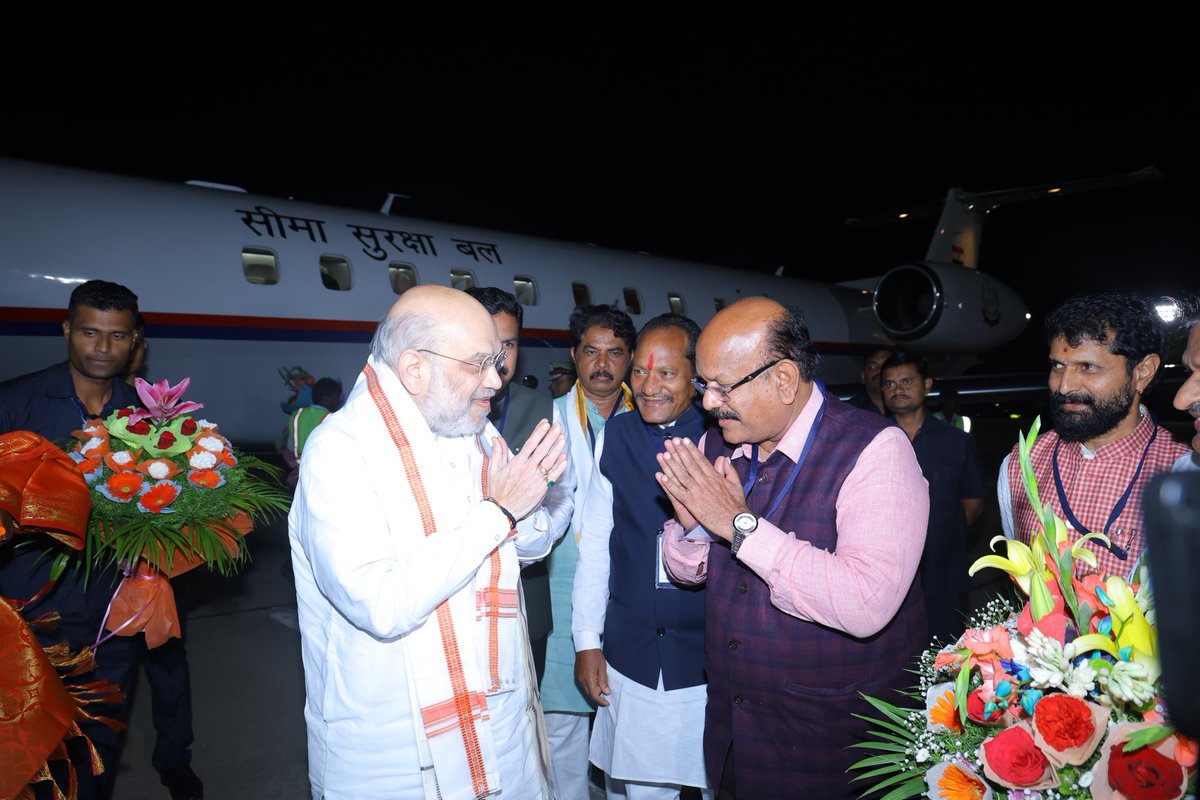 Dr. Umesh G Jadhav (@umeshjadhav_bjp) on Twitter photo ಇಂದು ಬೆಂಗಳೂರು ನಗರಕ್ಕೆ ಆಗಮಿಸಿದ ಕೇಂದ್ರ ಗೃಹ ಮತ್ತು ಸಹಕಾರ ಸಚಿವರಾದ ಶ್ರೀ <a href="/AmitShah/">Amit Shah</a> ಜೀ ರವರನ್ನು ಹೃತ್ಪೂರ್ವಕವಾಗಿ ಸ್ವಾಗತಿಸಿದ್ದೆ. ರಾಷ್ಟ್ರದ ಅಭಿವೃದ್ಧಿಗೆ ಅವರ ದೃಢ ನಾಯಕತ್ವವು ನಮಗೆ ಸದಾ ಪ್ರೇರಣೆಯಾಗಿದೆ.
<a href="/narendramodi/">Narendra Modi</a> <a href="/BJP4Karnataka/">BJP Karnataka</a> <a href="/BYVijayendra/">Vijayendra Yediyurappa</a> <a href="/BJP4India/">BJP</a> ಇಂದು ಬೆಂಗಳೂರು ನಗರಕ್ಕೆ ಆಗಮಿಸಿದ ಕೇಂದ್ರ ಗೃಹ ಮತ್ತು ಸಹಕಾರ ಸಚಿವರಾದ ಶ್ರೀ <a href="/AmitShah/">Amit Shah</a> ಜೀ ರವರನ್ನು ಹೃತ್ಪೂರ್ವಕವಾಗಿ ಸ್ವಾಗತಿಸಿದ್ದೆ. ರಾಷ್ಟ್ರದ ಅಭಿವೃದ್ಧಿಗೆ ಅವರ ದೃಢ ನಾಯಕತ್ವವು ನಮಗೆ ಸದಾ ಪ್ರೇರಣೆಯಾಗಿದೆ.
<a href="/narendramodi/">Narendra Modi</a> <a href="/BJP4Karnataka/">BJP Karnataka</a> <a href="/BYVijayendra/">Vijayendra Yediyurappa</a> <a href="/BJP4India/">BJP</a>