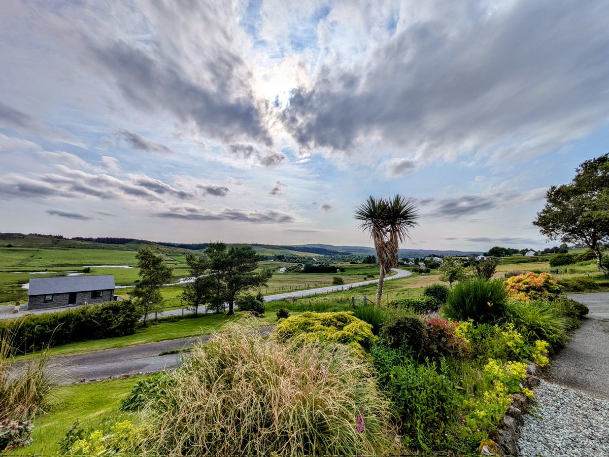 Graeme Deas (@graemedeas) on Twitter photo Recovery from Knee Replacement Operation 2 , so far has been going well🙏🙂, so went as far as the front garden to start the weather photography again #weatherwatchers <a href="/BBCScotWeather/">BBC Scotland Weather</a> #ambulanceman😎 Recovery from Knee Replacement Operation 2 , so far has been going well🙏🙂, so went as far as the front garden to start the weather photography again #weatherwatchers <a href="/BBCScotWeather/">BBC Scotland Weather</a> #ambulanceman😎