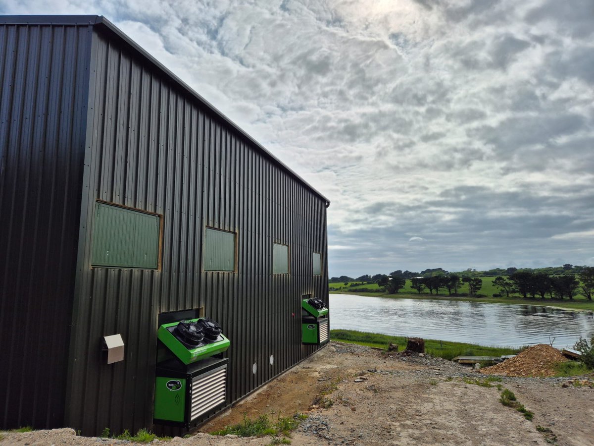 ElectronicsFarm's tweet image. Last week we completed a project for 2 new box potato stores (600 tonnes and 500 tonnes). Both using our COOL50 climate units including ambient ventilation. These stores were also fitted with timber suction walls and our green LED highbay lights to minimise greening of the potato