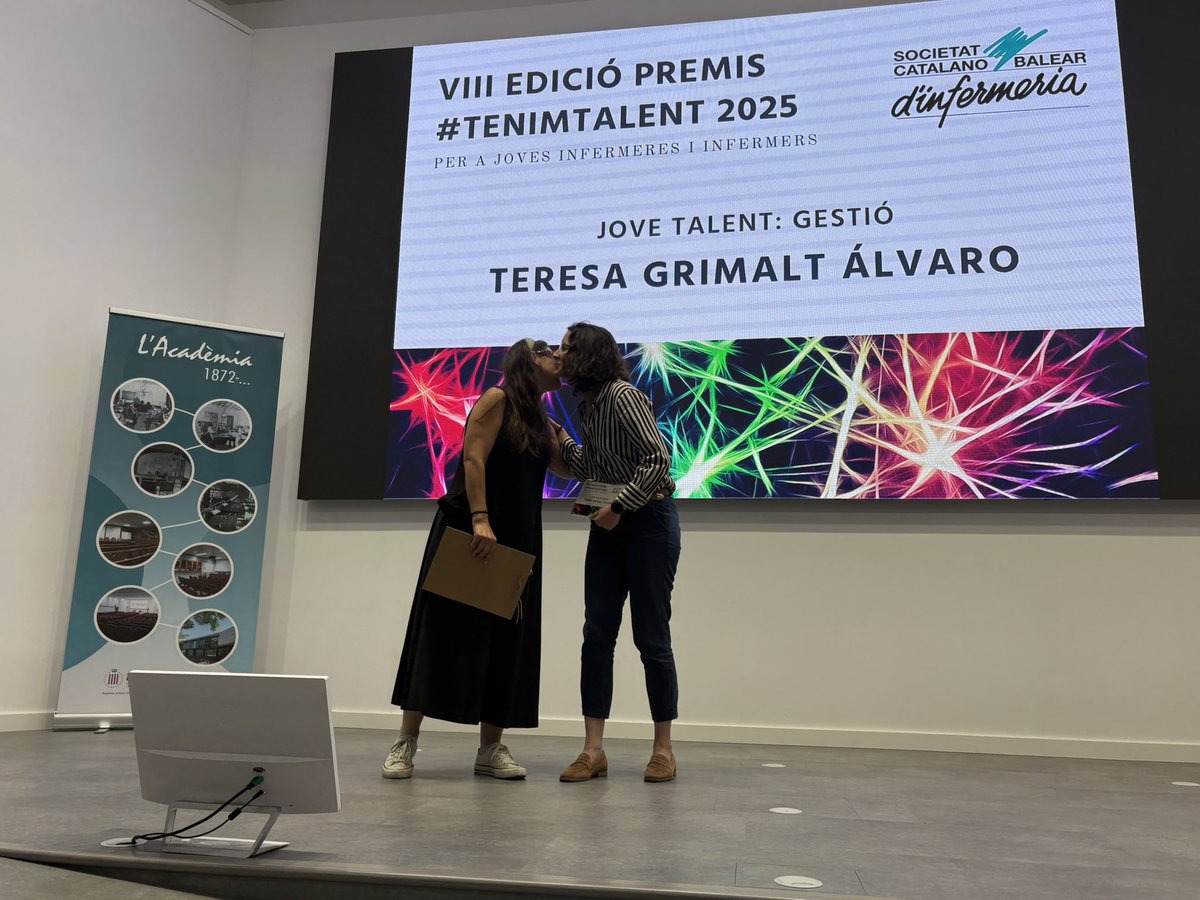 I ja comencem amb l’entrega de premis #TenimTalent 2025!
🏆 Jove Talent en Gestió per a Teresa Grimalt Álvaro de l’Escola Eixample Clínic, per una direcció transformadora i pedagògica exemplar.
📣 «Cap d'Estudis - CEO de Món Clínic»