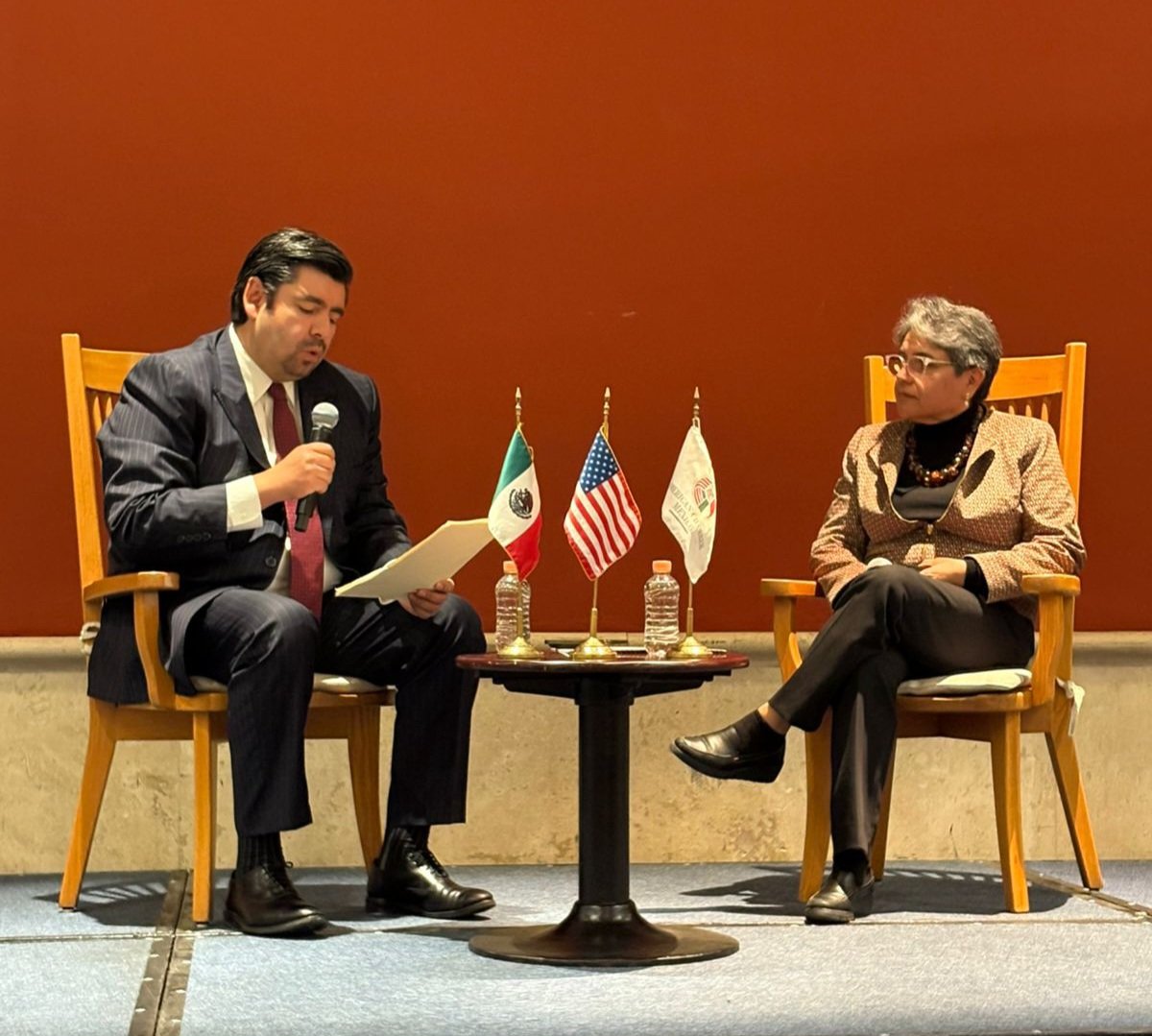 Buen Gobierno México 🇲🇽 (@buengobierno_mx) on Twitter photo La secretaria Anticorrupción y Buen Gobierno, Raquel Buenrostro, compartió con la <a href="/AmChamMexico/">American Chamber/Mexico</a> el modelo de combate a la corrupción del <a href="/GobiernoMX/">Gobierno de México</a>, donde la responsabilidad compartida entre el sector público y privado, basada en la integridad, es la ruta adecuada para construir La secretaria Anticorrupción y Buen Gobierno, Raquel Buenrostro, compartió con la <a href="/AmChamMexico/">American Chamber/Mexico</a> el modelo de combate a la corrupción del <a href="/GobiernoMX/">Gobierno de México</a>, donde la responsabilidad compartida entre el sector público y privado, basada en la integridad, es la ruta adecuada para construir