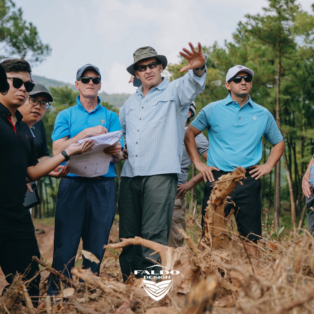 FaldoDesign's tweet photo. For Sir Nick Faldo, being out on site, boots on the ground &amp; hands in the dirt, is an essential part of the design process. Where vision meets reality. 

Walking the land, feeling the contours, &amp; understanding how each natural feature can shape strategy

#FaldoDesign https://t.co/1djmzybgHZ
