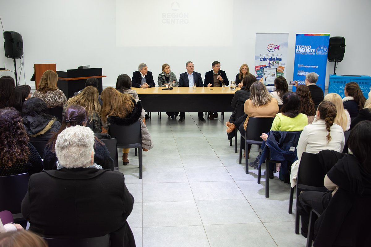 #Córdoba fue sede del Encuentro Regional de Alfabetización:  curriculum, prácticas y saberes de la #RegiónCentro. 📚
Una propuesta que se inscribe en el plan de trabajo que vienen desarrollando en conjunto las áreas educativas de #Córdoba, #EntreRíos y #SantaFe.