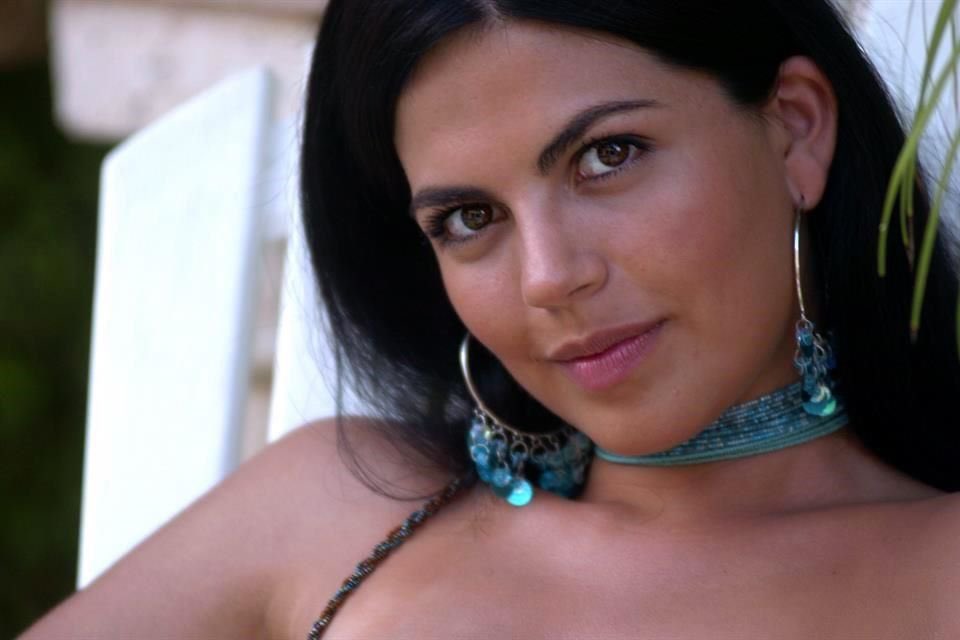 Ozbeki (@abcsart) on Twitter photo Comencé a ver Peregrina en Vix y la historia me tiene así 😥 😱 y África súper linda y tierna. <a href="/afri_zavala/">Africa Zavala</a> Comencé a ver Peregrina en Vix y la historia me tiene así 😥 😱 y África súper linda y tierna. <a href="/afri_zavala/">Africa Zavala</a>