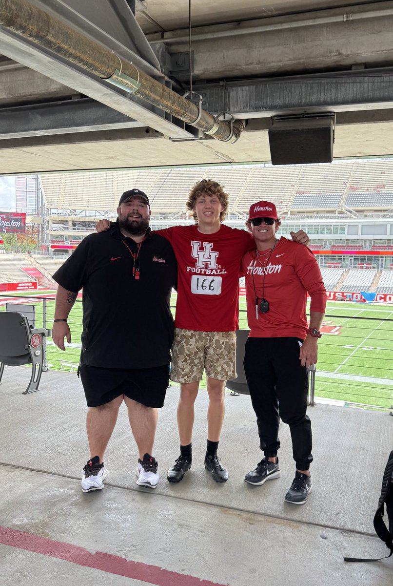 ZachJohnson2026's tweet image. I had a great time snapping at UH yesterday. Thank you @CoachHunter_ for the personal invite and helping me perfect my craft. I enjoyed working with your specialists @therealjwill37 and @LiamDoughertyyy and I’m looking forward to coming back down to snap!
@PaetowFootball