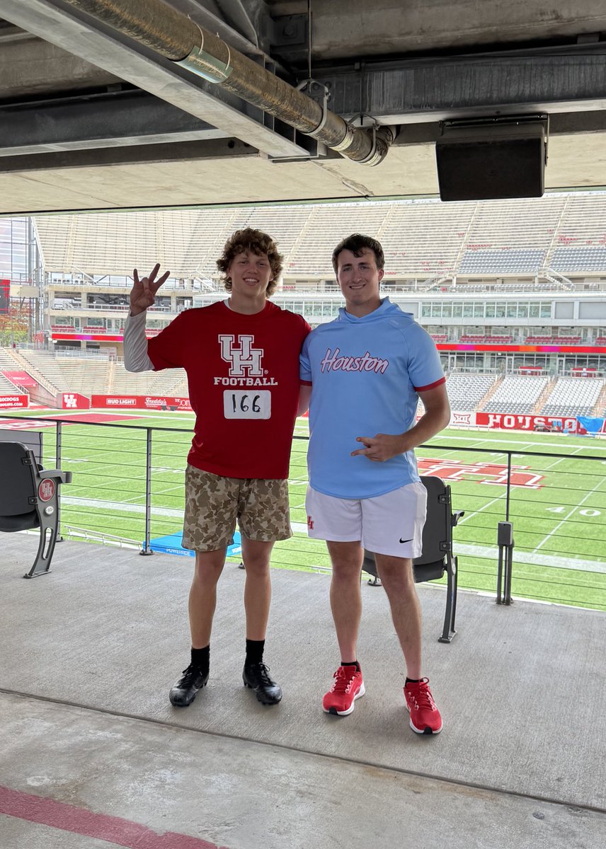 ZachJohnson2026's tweet image. I had a great time snapping at UH yesterday. Thank you @CoachHunter_ for the personal invite and helping me perfect my craft. I enjoyed working with your specialists @therealjwill37 and @LiamDoughertyyy and I’m looking forward to coming back down to snap!
@PaetowFootball