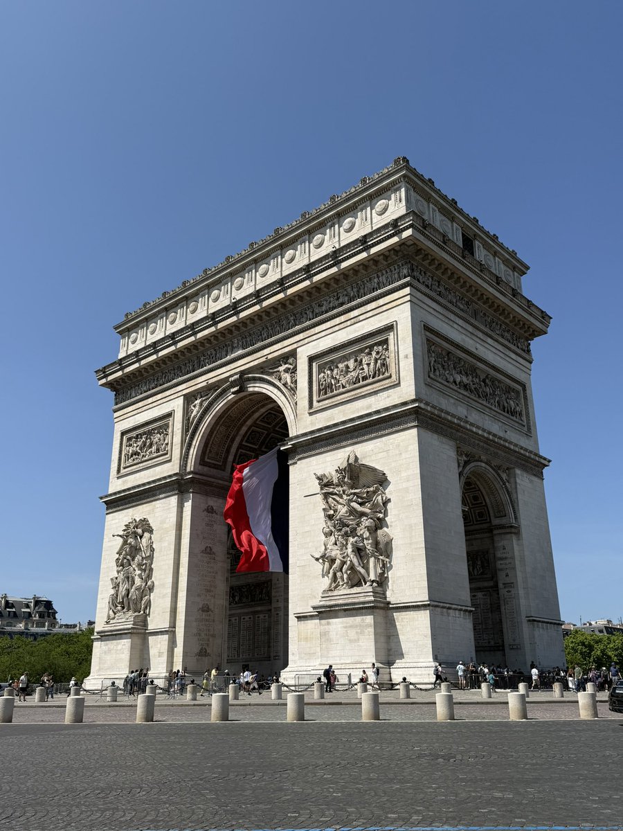 • Vive la France. 🇫🇷