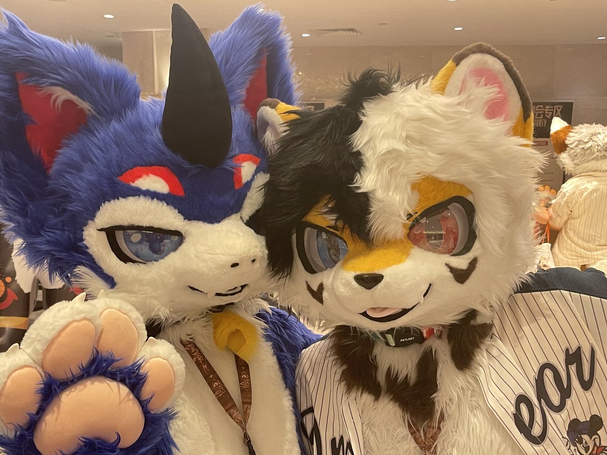 #FursuitFriday
