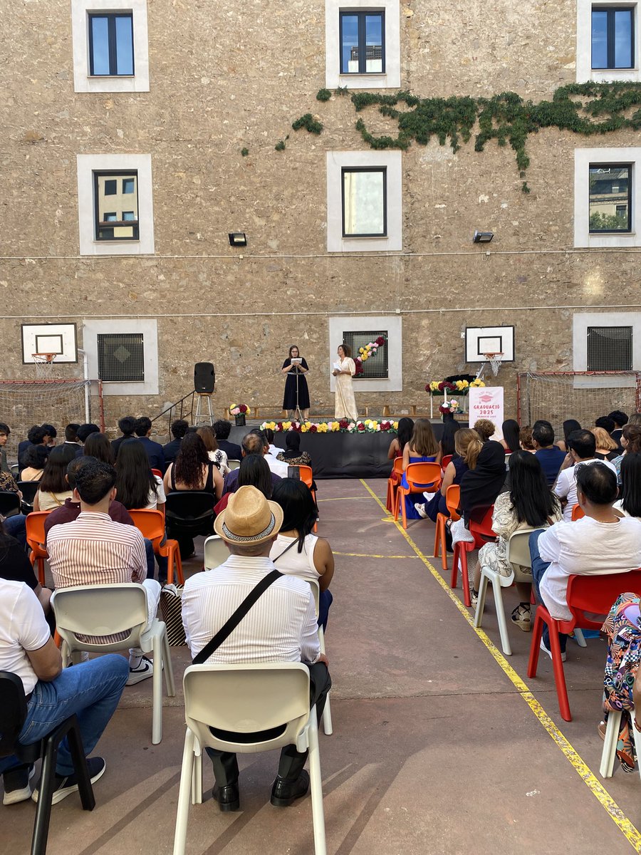 Avui acomiadem un 4t d’ESO que després de tota una vida a l’escola, ara emprèn el vol. Molts sort! Sabeu que aquí sempre tindreu casa vostra ❤️