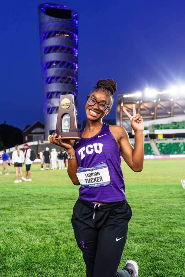 Dreams really do come true!  All-American status ✔️  Way to represent for your city <a href="/BurlesonISD/">BurlesonISD</a> <a href="/ch/">ch.</a>
