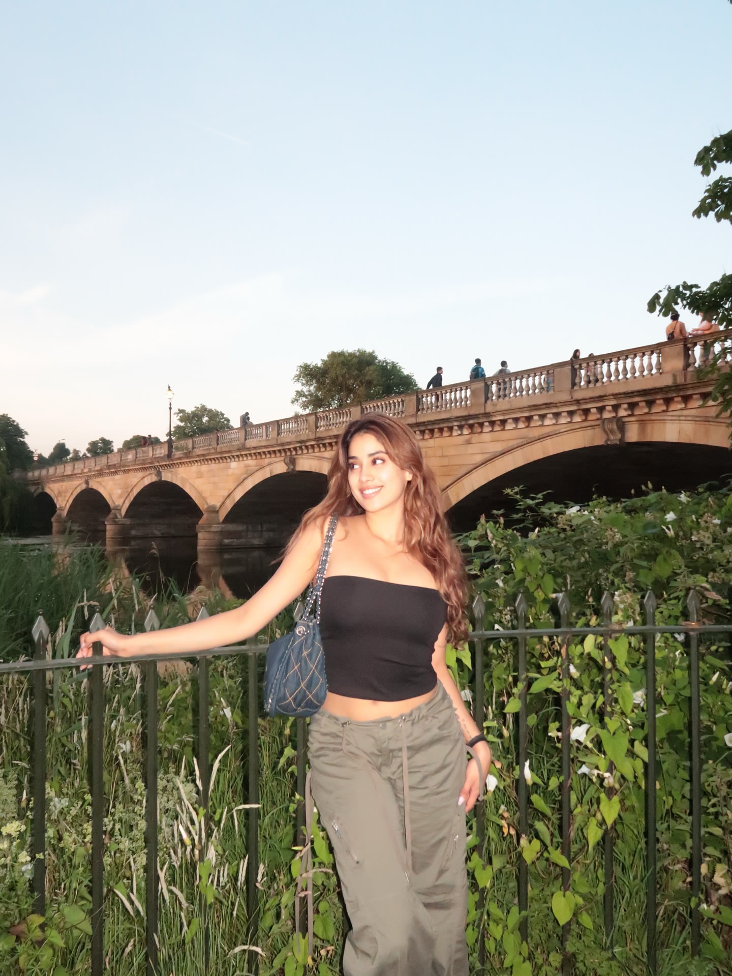 Gt0ii5QakAAm7xv?format=jpg&name=large