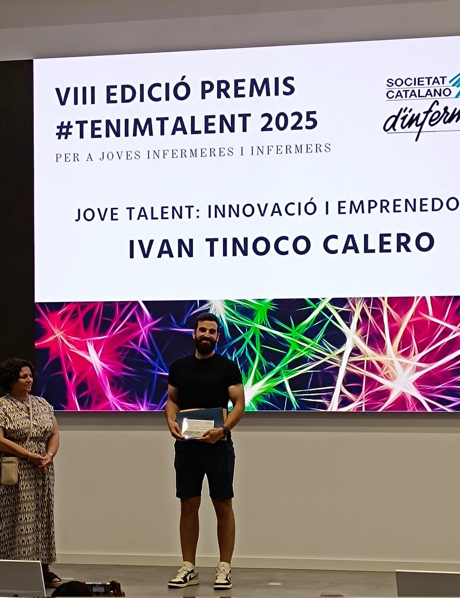 L'Ivan Tinoco d'<a href="/InfermeriaSPau/">Direcció Infermera Hospital de Sant Pau</a> reb el premi Tenim Talent jove innovació i emprenedoria 2025.
Moltes felicitats!