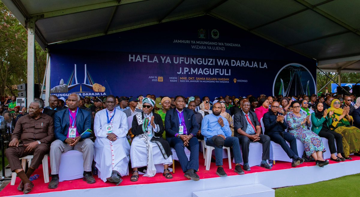 Matukio mbalimbali kwenye sherehe za ufunguzi wa Daraja la JP Magufuli (Kigongo-Busisi) lenye urefu wa km 3.0 pamoja na barabara unganishi zenye urefu wa km 1.66 katika eneo la Chuo cha ufundi Kalwande, Kigongo wilayani Misungwi mkoani Mwanza tarehe 19 Juni, 2025.