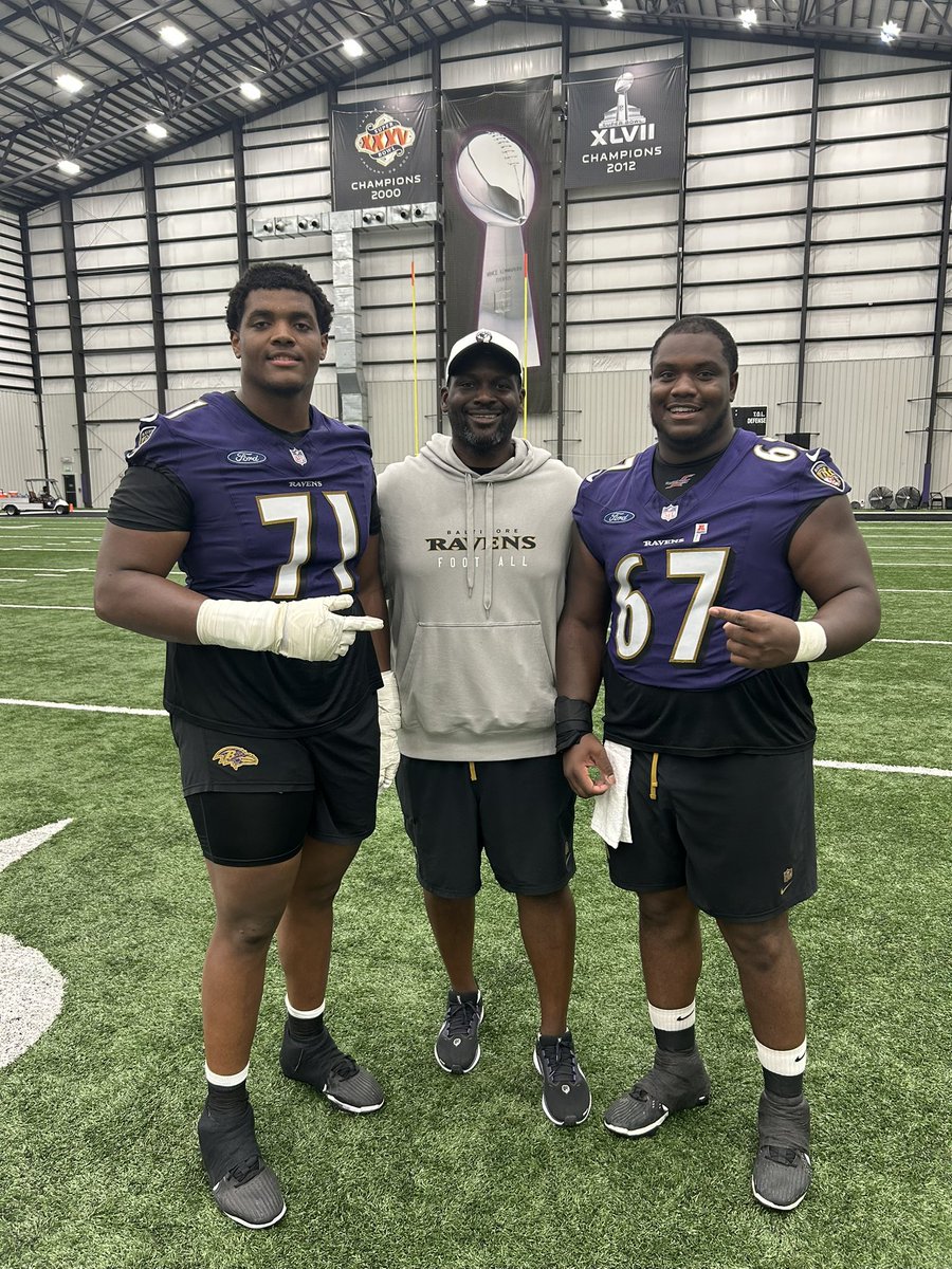 CWilliams8076's tweet image. Great to work with two of the best HBCU OL in the game! @RunItUpCorey and @vinsoncarson have bright futures!
