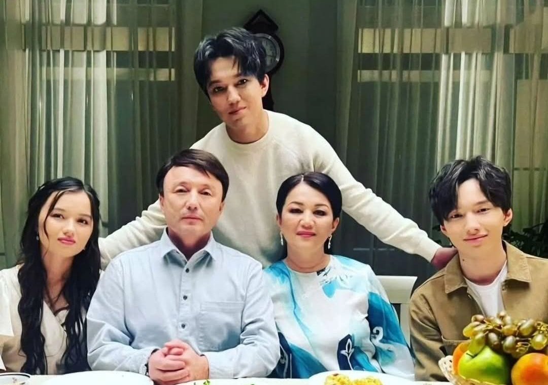 Tulpar Dear 🇪🇸 (@tulpar_dear) on Twitter photo <a href="/Dimaterry1/">Dimaterry ► DQ♩</a> <a href="/dimash_official/">Dimash Qudaibergen</a> "No seas solo el hijo de tu padre, sé el hijo de la humanidad"
Proverbio kazajo que es un llamado a ser una persona beneficiosa para toda la humanidad, no solo para la familia.
AMBASSADOR OF KAZAKHSTAN TOURISM
#KazakhSuperStar
DIMASH UNITES CULTURES <a href="/Dimaterry1/">Dimaterry ► DQ♩</a> <a href="/dimash_official/">Dimash Qudaibergen</a> "No seas solo el hijo de tu padre, sé el hijo de la humanidad"
Proverbio kazajo que es un llamado a ser una persona beneficiosa para toda la humanidad, no solo para la familia.
AMBASSADOR OF KAZAKHSTAN TOURISM
#KazakhSuperStar
DIMASH UNITES CULTURES