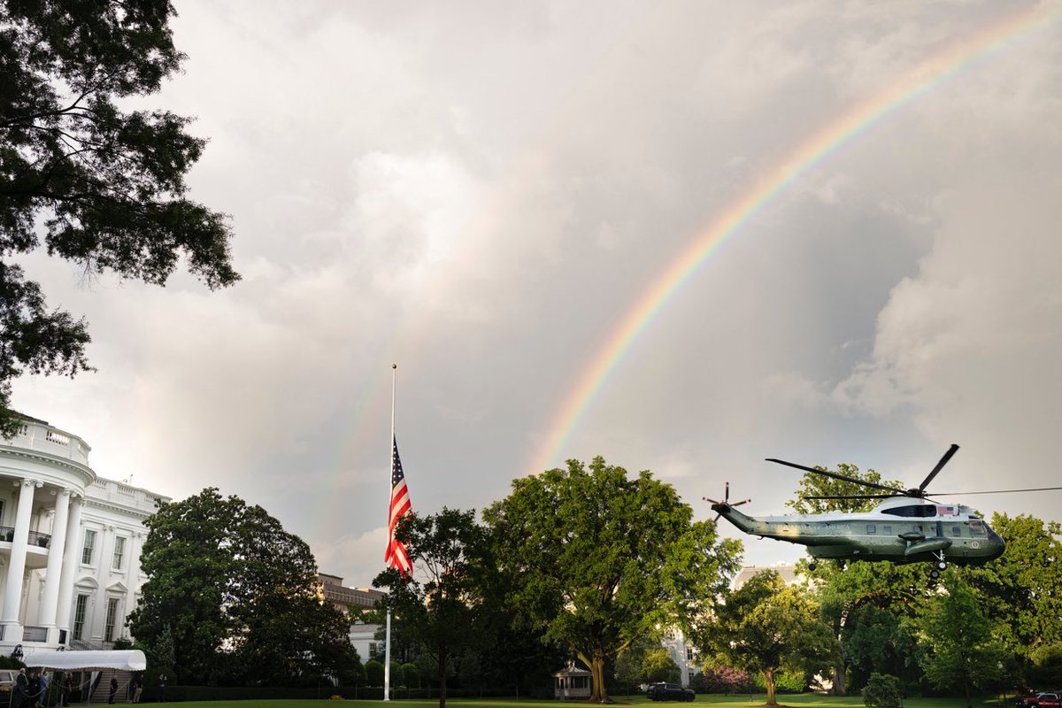 The White House just posted this. “Marine One rises. The sky salutes.” 🫡

God is with President Trump today! 🙏🏻