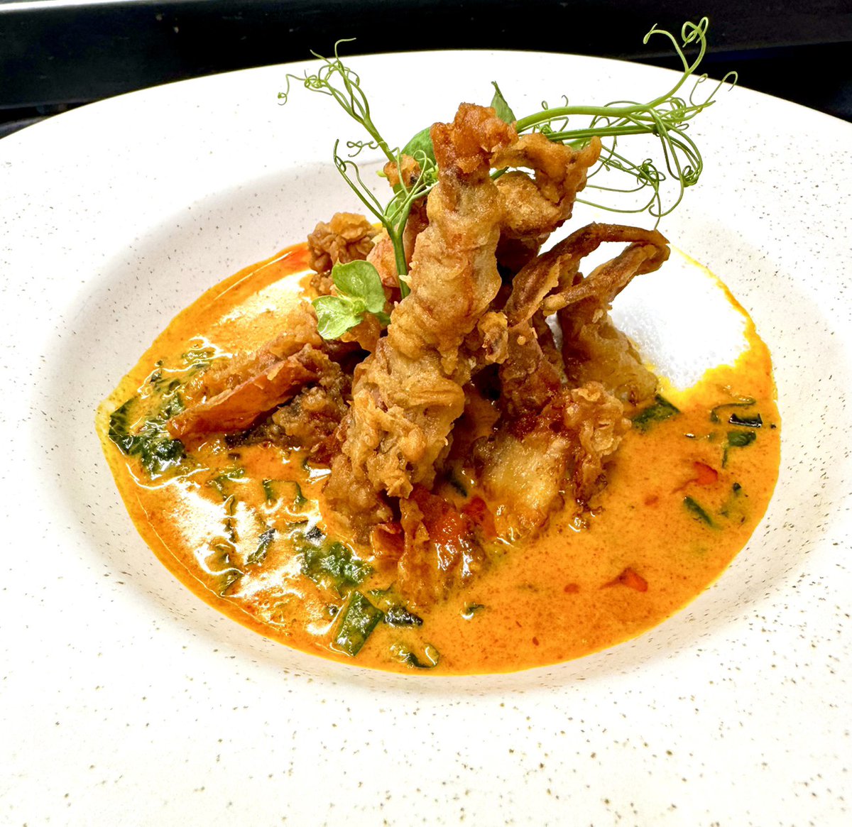 Don’t forget — our Crispy Soft-Shell Crab in Yellow Curry is still stealing the spotlight on the special menu! 🍛✨ Crispy, creamy, bold, and beautifully spiced with Thai herbs. It’s golden, it’s glorious and it must try curry dish! #BoldFlavors #foodiefinds #oxfordshire #didcot