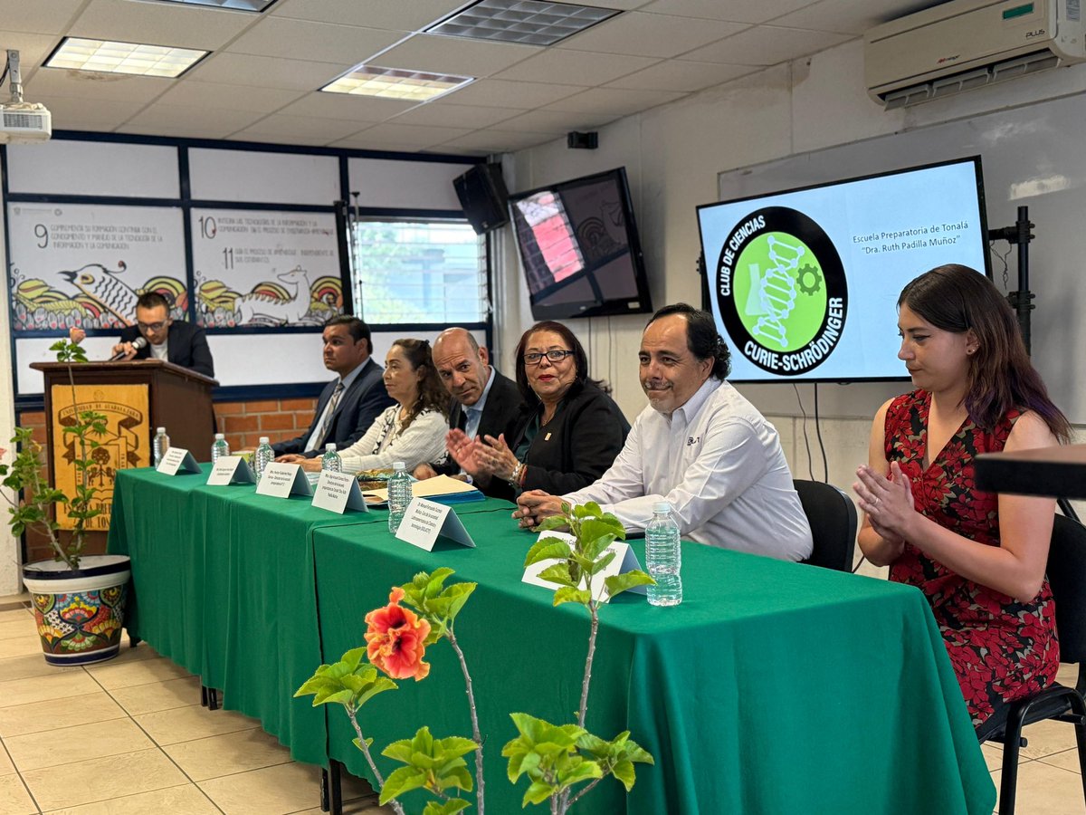 Profesores de la <a href="/PrepaTonalaUdG/">Prepa Tonalá Oficial</a> reciben certificación Alfa STEAM, este plantel es de las pocas instituciones en Iberoamérica en obtenerla.

Dicha plataforma promueve el emprendimiento de proyectos a través de la alfabetización digital. 

#SomosSEMS #PrepaUDG.