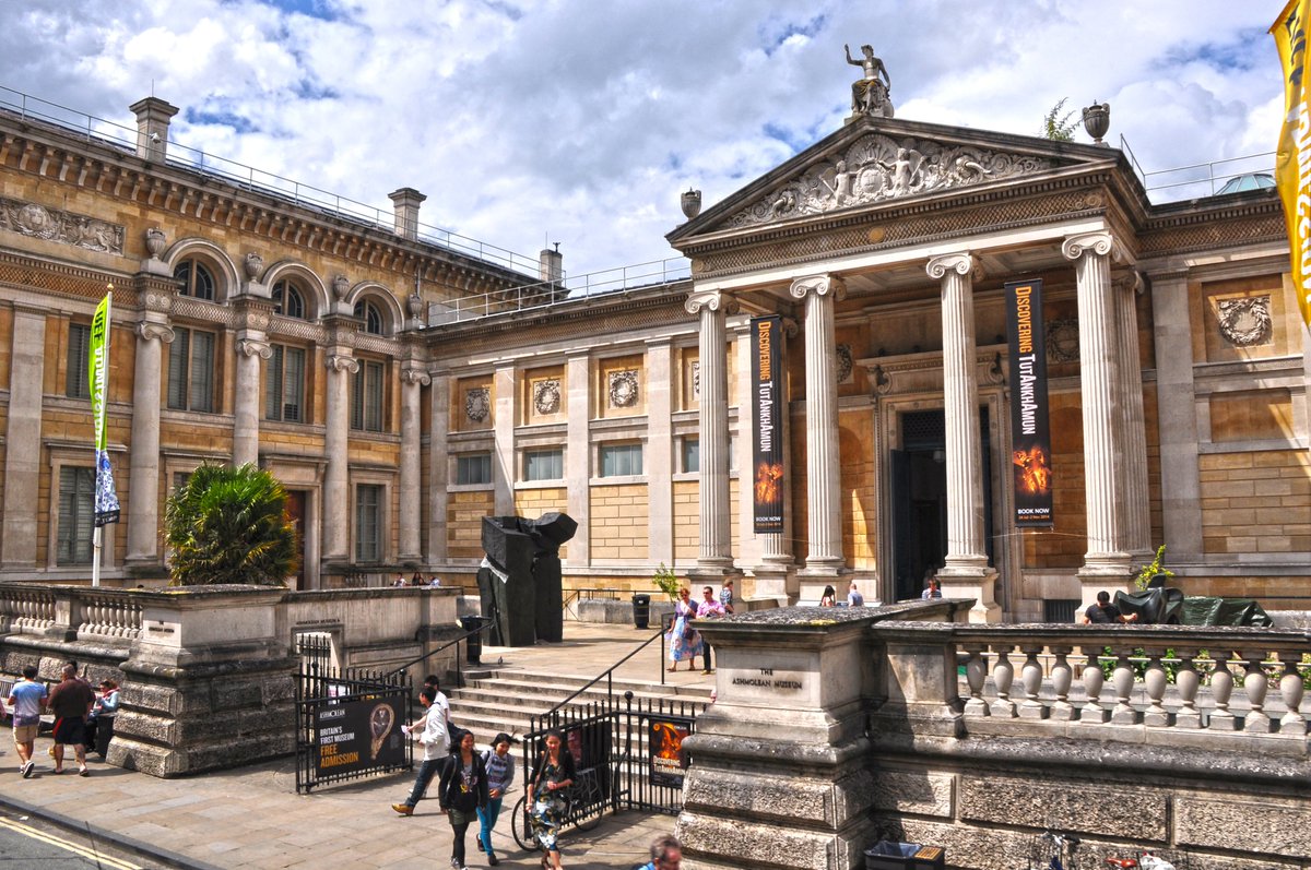 RealPreCinema's tweet image. It goes without saying that our first museum was the home.

The year 1683 is said to be the year the first true museum was founded: University of #Oxford-- the #Ashmolean Museum. 

Great museums such as the Uffizi Gallery, Louvre, and British Museum were all founded in the 18th