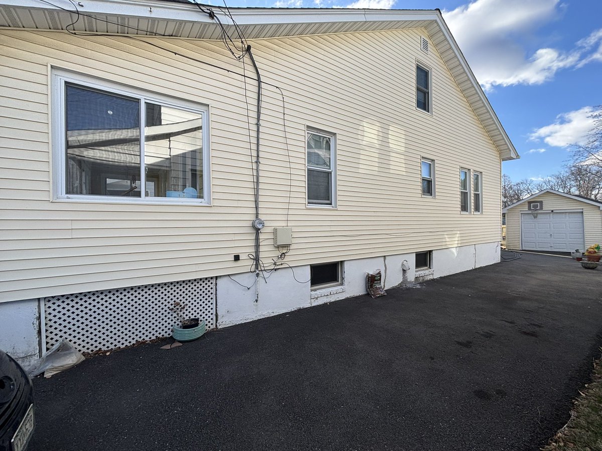 Barbanellb's tweet image. Health (tumor in brain) and home (foundation issues-basement steps detached-chimney sinking) issues have led to tuition help for son by 6/30 or will need to find new school. If you can, please share or donate. Every bit helps us stay afloat. Thank you. gofund.me/5a6a24de