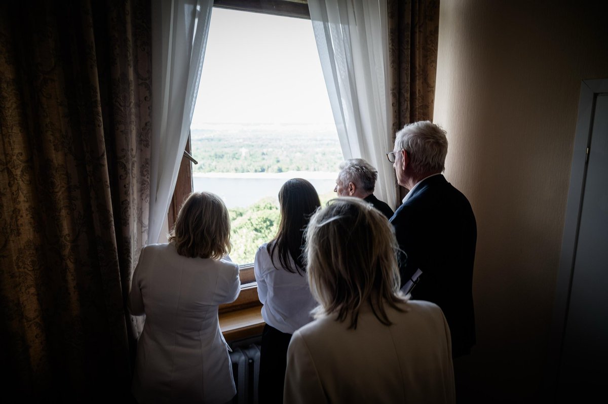 I was pleased to welcome at <a href="/MFA_Ukraine/">MFA of Ukraine 🇺🇦</a> our international partners and supporters from <a href="/yes_ukraine/">Yalta European Strategy (YES)</a> board: Aleksander Kwaśniewski, <a href="/carlbildt/">Carl Bildt</a>, <a href="/MarinSanna/">Sanna Marin</a>, and <a href="/KajsaOllongren/">Kajsa Ollongren</a>.

Grateful for their personal contributions and commitment to strengthening our resistance and