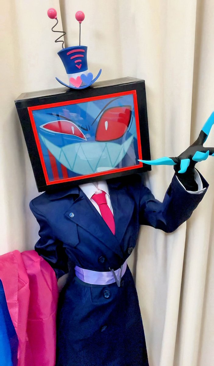 Pride month Vox！🩷💜💙

#HazbinHotel #HazbinHotelVox #Voxcosplay #cosplay