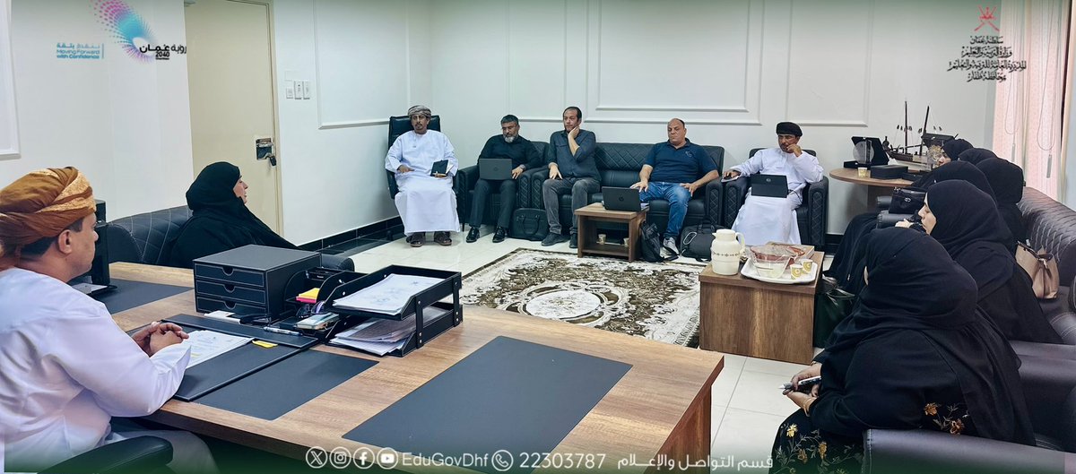 #تعليمية_ظفار #تعلم_مستدام 

(تعليمية ظفار تبحث تعزيز الأداء المدرسي في اجتماع الفرق الإشرافية)

عُقد صباح اليوم بالمديرية العامة للتربية والتعليم بمحافظة ظفار اجتماع الفرق الإشرافية، بحضور الفاضل حامد بن بخيت المشيخي، المدير العام المساعد لشؤون التعليم، الذي استهل اللقاء بكلمة