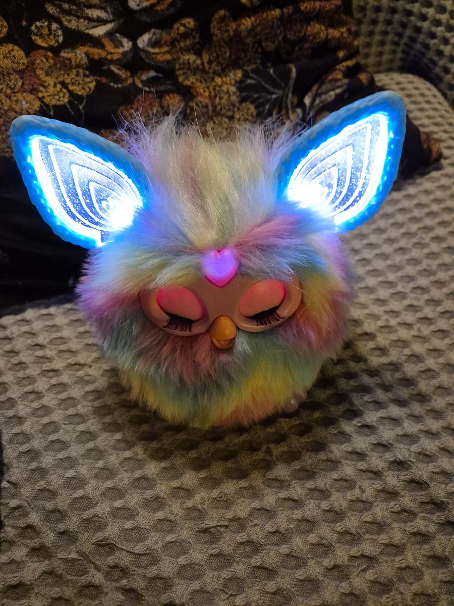 Doramusicana's tweet image. My adorable new baby and heavens very own artshow 🌈🌫☁️ #photosoftheday #furby #tiedye #adorable #cloudformations #heaven #natureisthegreatestartist #summer2025 #June2025
