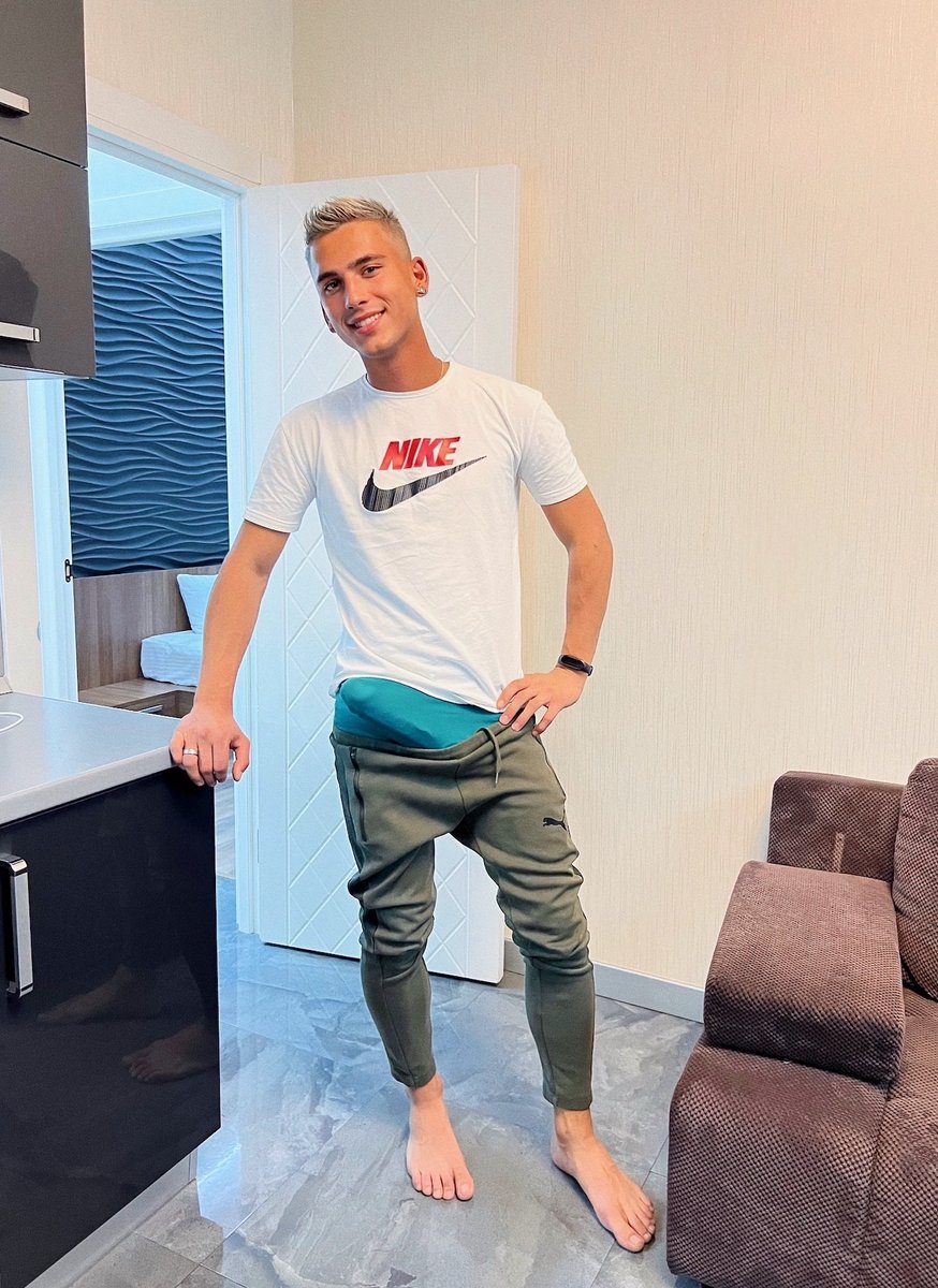 Sending my candy 🍭 picc to everyone who say 'hey'