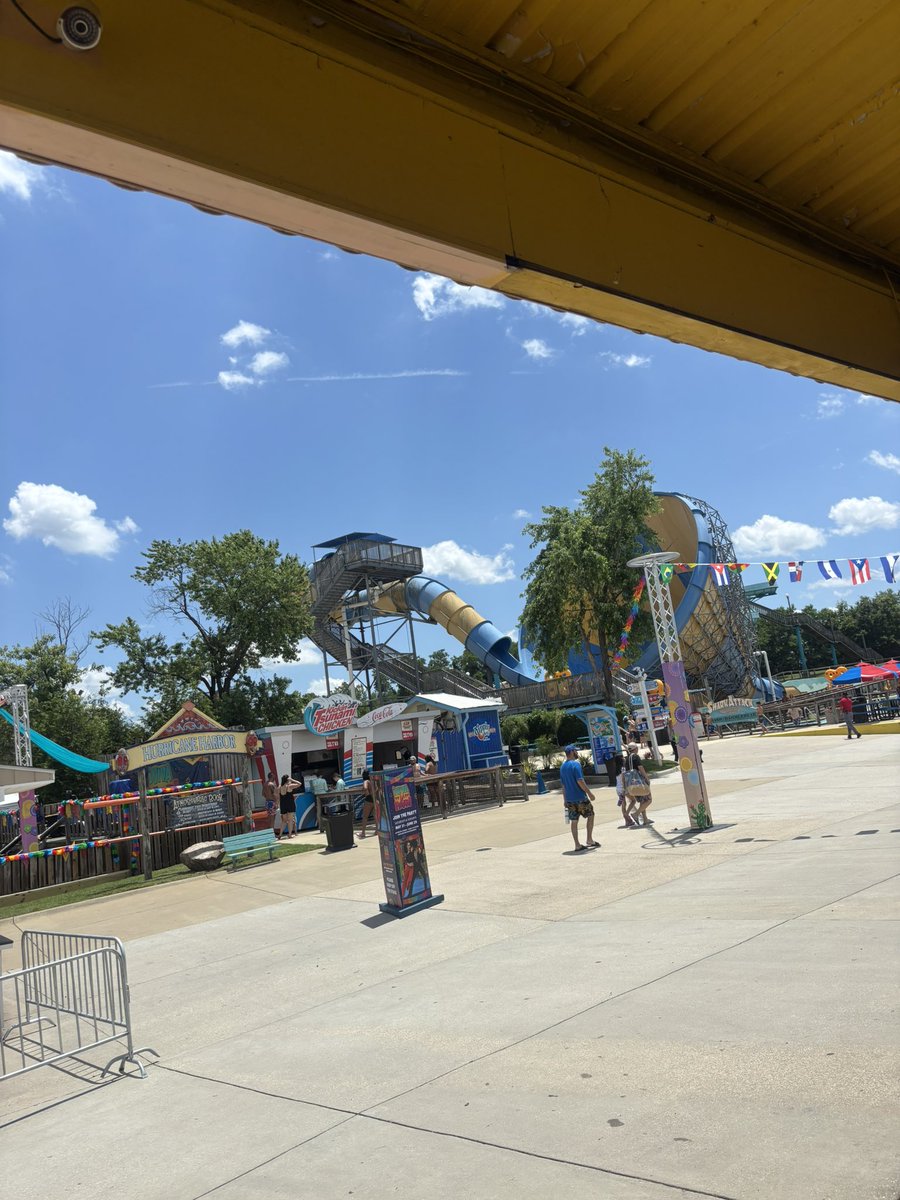 Six Flags 🐧👍🏽