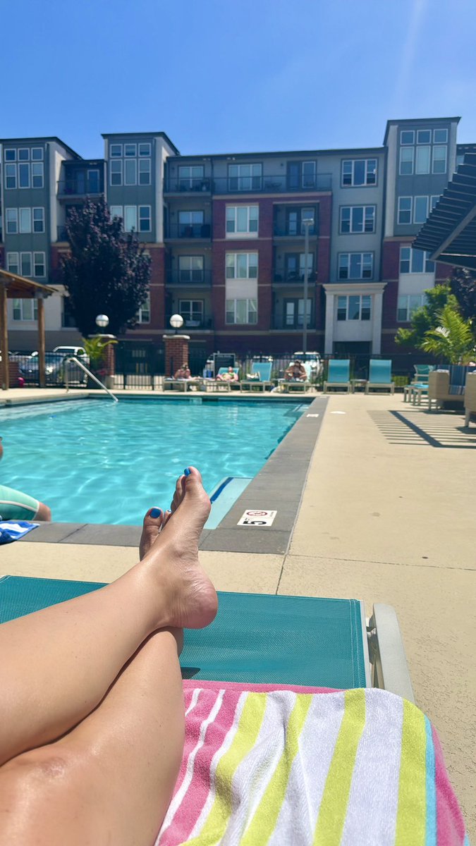 KittyTigerMeow's tweet image. Pool Day ☀️💦👙

#poolvibes