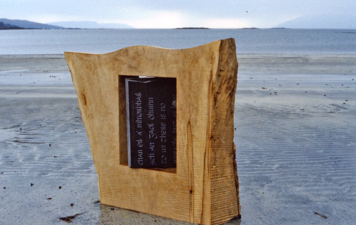 Ealain a rinn <a href="/LiondsaidhC/">Liondsaidh Chaimbeul</a> son Somhairle MacGill-Eain nuair ràinig e 80. 
A sculpture made by Liondsaidh Chaimbeul for Sorley MacLean. Carved sycamore and slate. Incised with a line from Sorley - 'Chan eil a' mhìorbhail  ach an gaol dhuinn- to us there is no miracle but in love.'