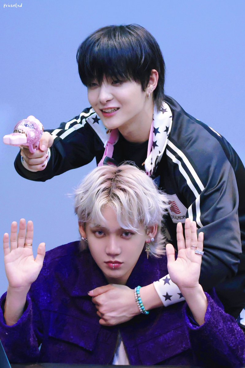 skyhirunkitty's tweet photo. Mau hand lock kah? https://t.co/HwdHnegYQq
