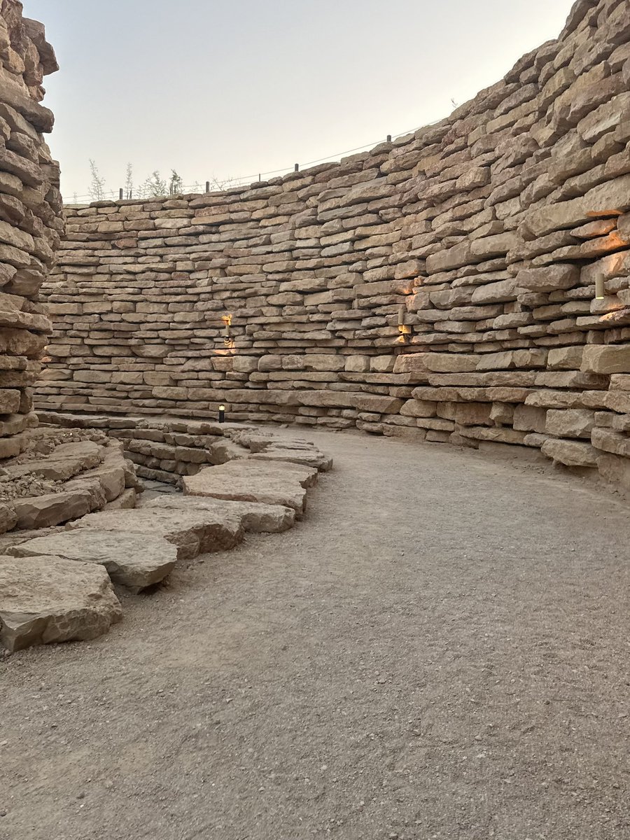 —#حِكمة_الأسبوع📌

لكي تكون مُستعدًا في حياتك دومًا يجب:

أن تتوقع من كافة الأمور والناس الأسوأ
لكن النظر بهذه الطريقة لا يكفي إحذر❌

يجب أن ترى الجانب الإيجابي من الأسوأ.
لإنك ستستمع حينها بالأسوأ في كل شي🤩

لذة الجانب الإيجابي من الأسوأ دومًا
ستجعلك في مرحلة مُختلِفة بحياتك📌