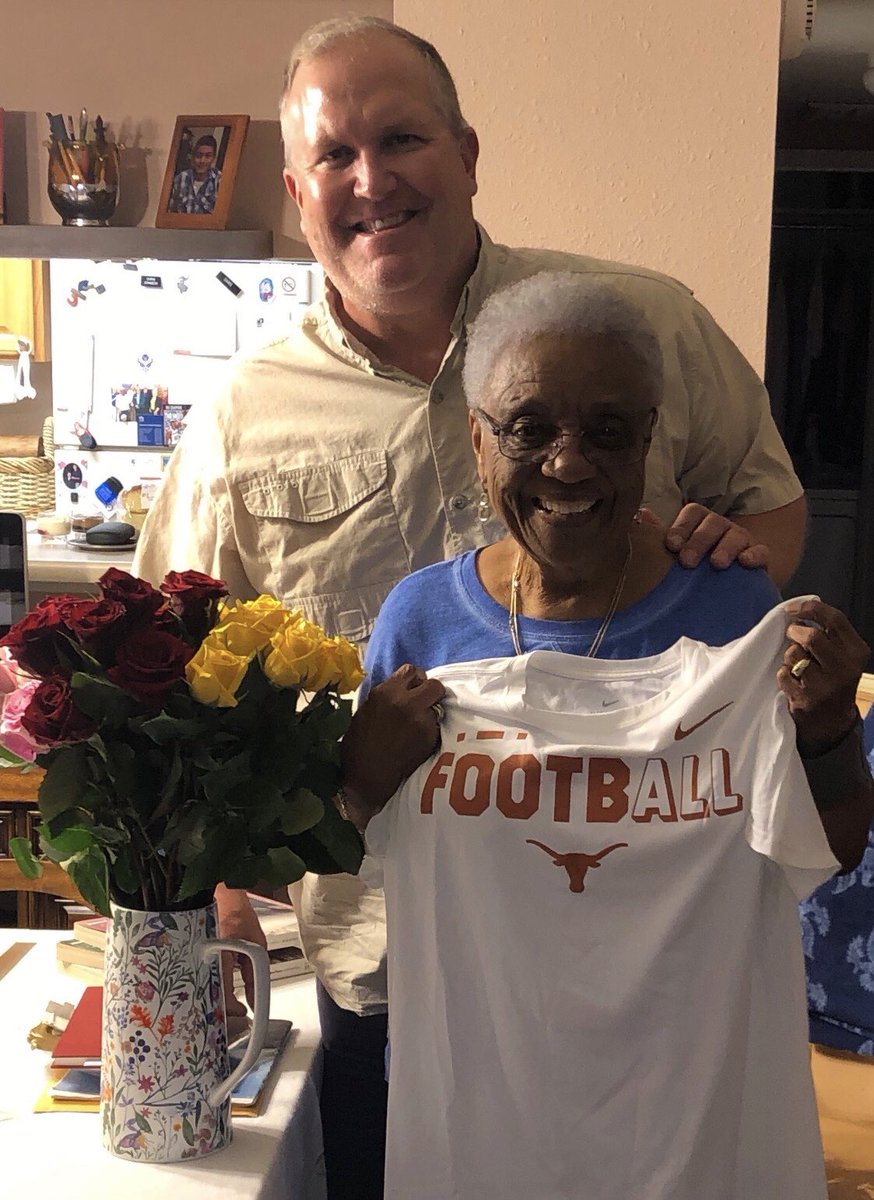 CoachHand's tweet image. Happy 97th birthday to my college and life mentor Ms. Christine Johnson.
Ms. J was a mother to many of us from the HEOP program at @HamiltonCollege. She remains one of THE most influential people in my life - A true hero of mine.
I love you Ms. J‼️