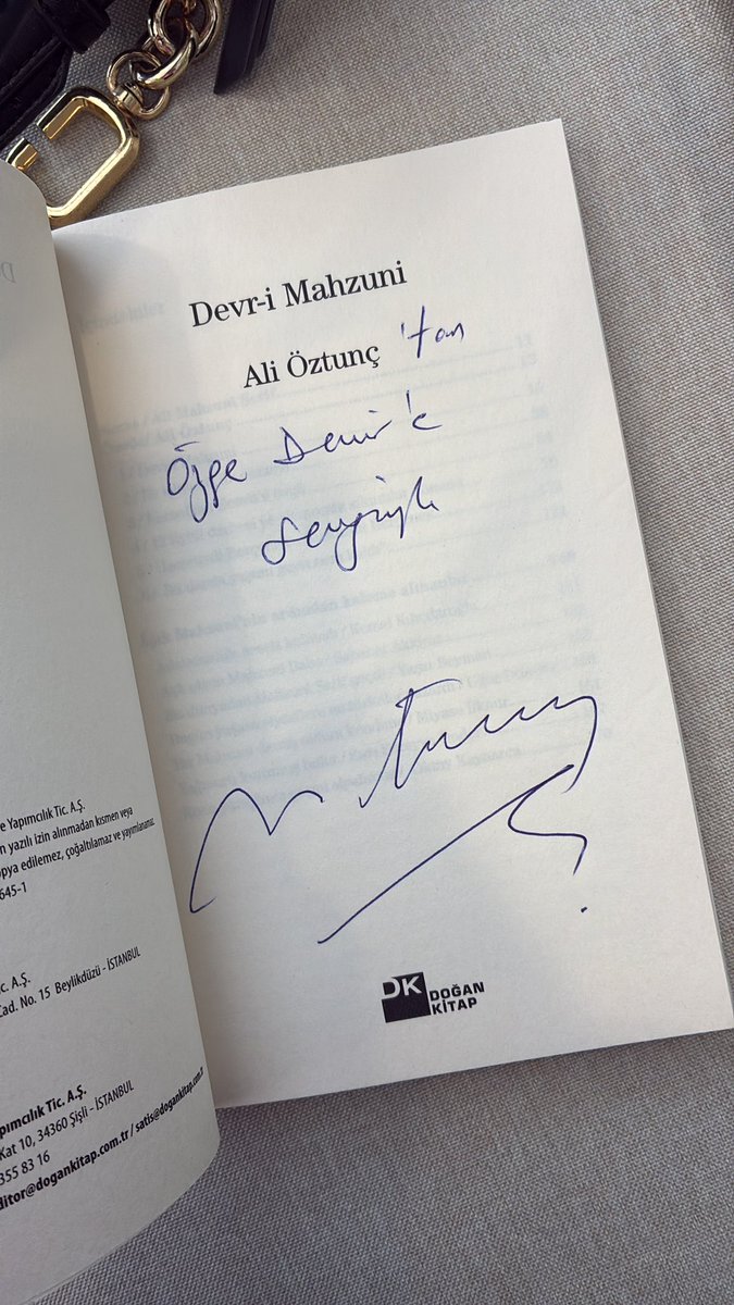 Özge DEMİR (@_ozgedemir_) on Twitter photo Kahramanmaraş Milletvekili Sayın Ali Öztunç’a, imzalayarak hediye ettiği Devr-i Mahzuni kitabı için teşekkürlerimi sunarım.
<a href="/Ali_Oztunc/">Ali Öztunç</a> Kahramanmaraş Milletvekili Sayın Ali Öztunç’a, imzalayarak hediye ettiği Devr-i Mahzuni kitabı için teşekkürlerimi sunarım.
<a href="/Ali_Oztunc/">Ali Öztunç</a>