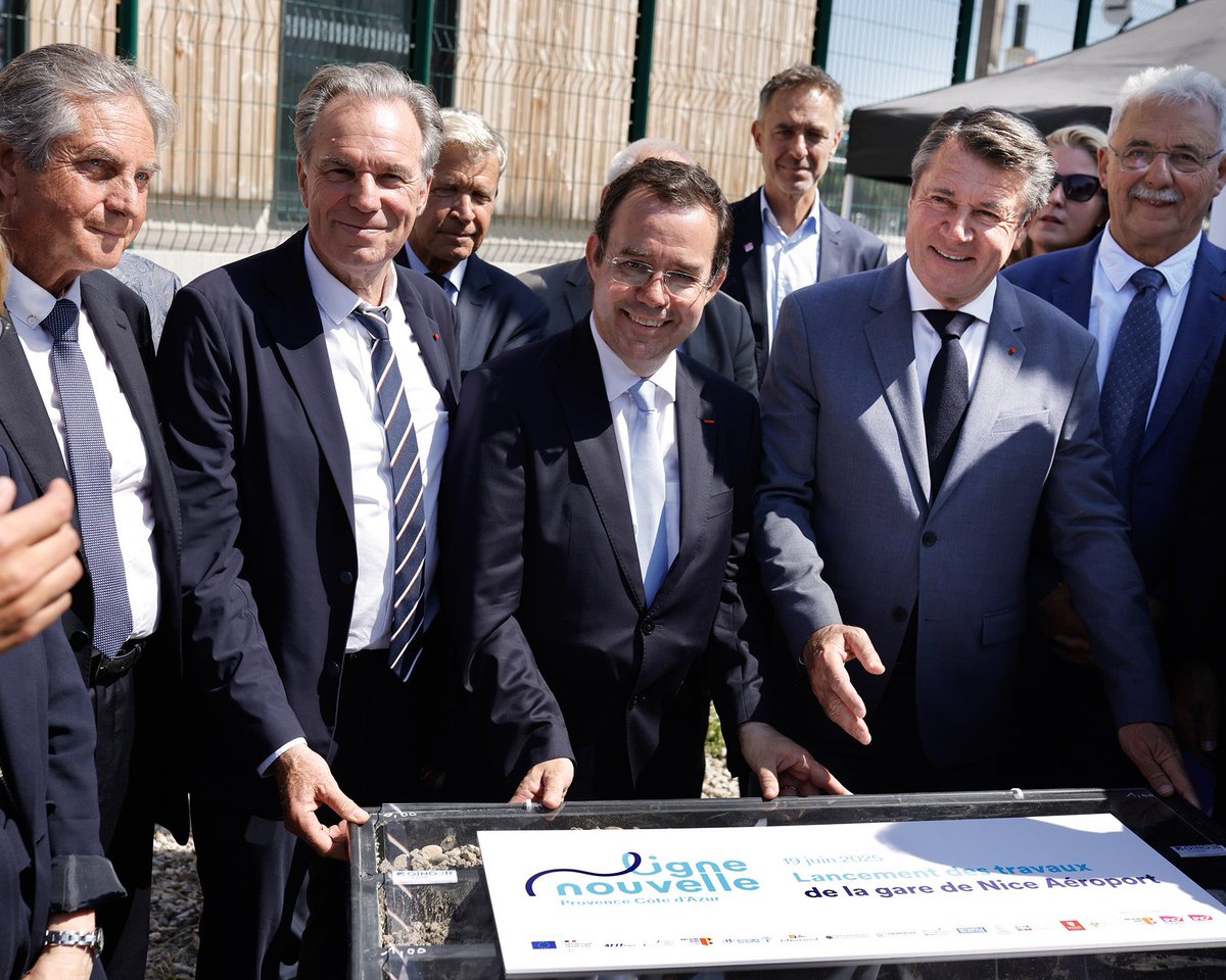 Ça y est ! Lancement des travaux de la gare de Nice Aéroport 🚆

Capacité doublée, accessibilité totale, canopée bioclimatique unique en Europe. 

Sur la Ligne Nouvelle Provence Côte d’Azur, une gare pensée pour demain, connectée aux bus, cars, tram, vélo… et même à l’avion !