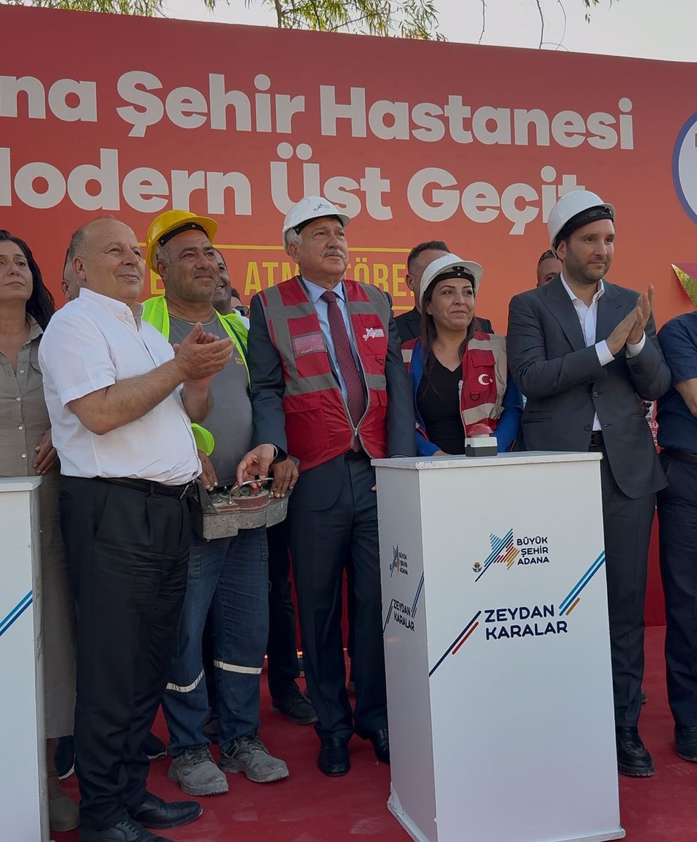 Zeydan Karalar: “Adana Şehir Hastanesi’ne yürüyen merdivenli, asansörlü ve üstü kapalı modern üst geçidin temelini attık.”

Adana’da bir ilk!
Yaya ulaşımında yeni bir dönem başlıyor.

<a href="/ZeydanKaralar01/">Zeydan Karalar</a> <a href="/AliDemircali/">Ali Demirçalı</a> 

#Adana #Yüreğir #ZeydanKaralar #AliDemirçalı