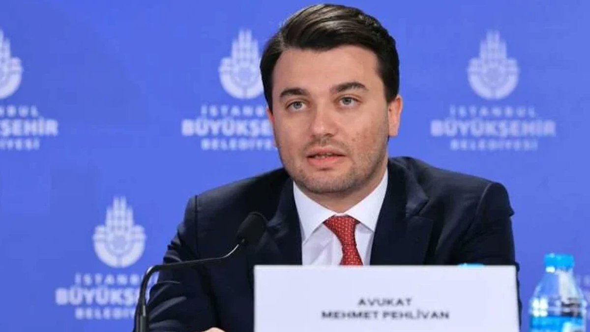 Ekrem İmamoğlu’nun avukatı Mehmet  Pehlivan tutuklandı.

Savunma hakkı ayaklar altında, korku siyaseti devrede.
Hedef sadece avukatı değil, İmamoğlu’nun çevresi, iradesi, yürüyüşü.

Ama korkmuyoruz, susmayacağız, bu kirli düzene  teslim olmayacağız.