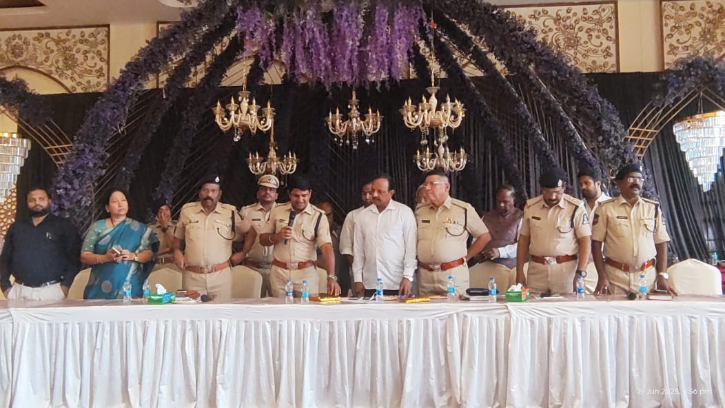 DCP South West (నైఋతి మండల డీసీపీ ساؤتھ ویسٹ ڈی) (@dcp_swz) on Twitter photo South West Peace Committee is always a front runner in Charitable events, as part of this Free Notebooks were released for distribution to poor students in Govt Schools in our Zone. This noble initiative is led from the front by President <a href="/Mouzam_Ali_/">MD MOUZAM ALI</a> with the help of Committee South West Peace Committee is always a front runner in Charitable events, as part of this Free Notebooks were released for distribution to poor students in Govt Schools in our Zone. This noble initiative is led from the front by President <a href="/Mouzam_Ali_/">MD MOUZAM ALI</a> with the help of Committee